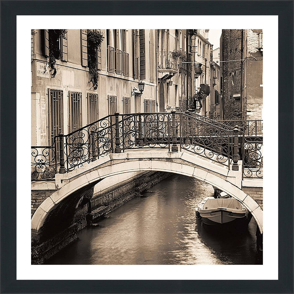 Framed Photographic Print M732904