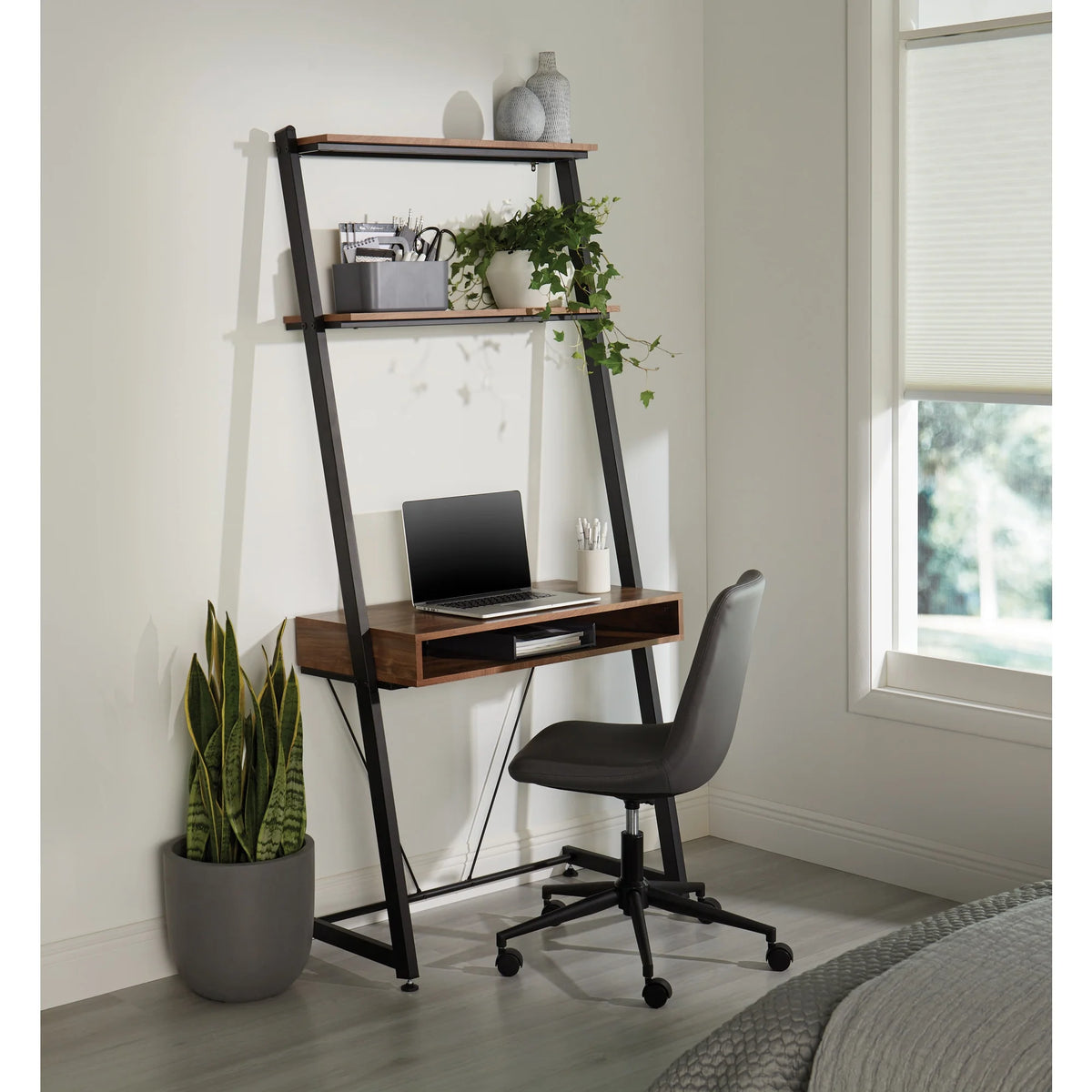 35"W Leaning Computer Desk P582