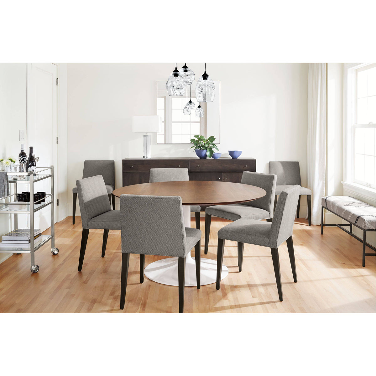 White Marbled Quartz Round Table E6507