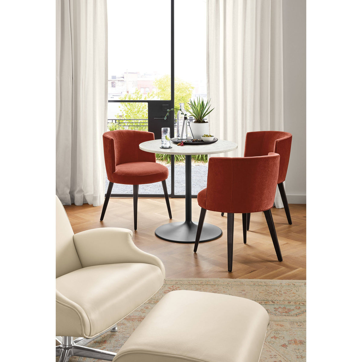 White Marbled Quartz Round Table E6507