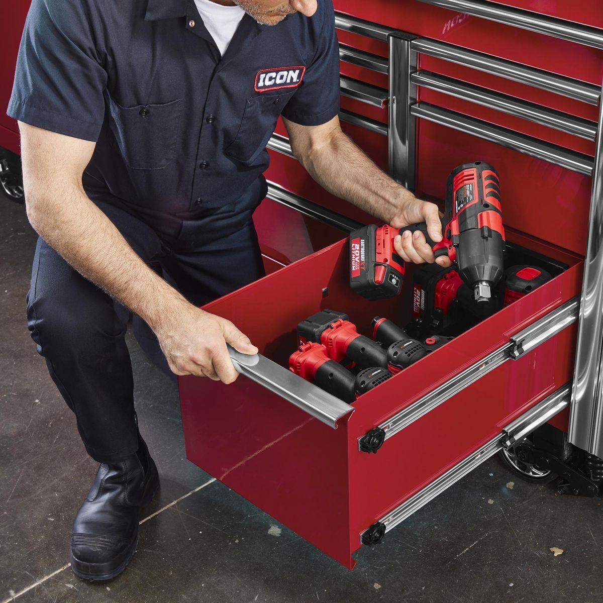 73 in. x 25 in. Red Roll Cab Z27817