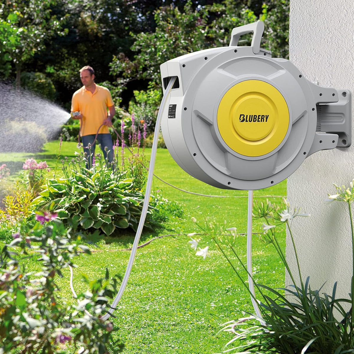 Retractable Garden Hose Reel with 8 Pattern Spray Nozzle X59058